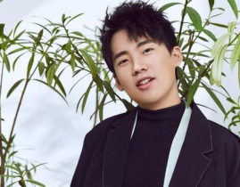 娱乐吃瓜郭麒麟,娱乐界的吃瓜达人，揭秘娱乐圈幕后故事